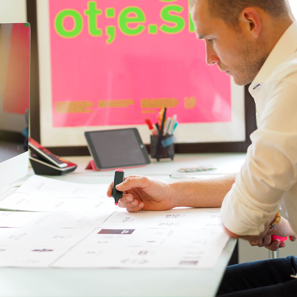 Variante B Corporate & Brand Design
